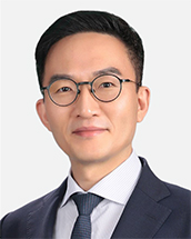 Photo, Duk Won (Doug) Suh