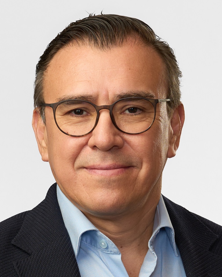 Photo, Reynaldo Vizcarra-Mendez